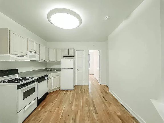 3rd image of 533 W 49th St APT 2FW