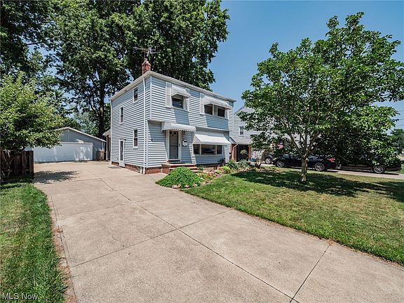 3rd image of 30633 Crescent Dr