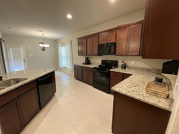 5th image of 127 Colony Station St