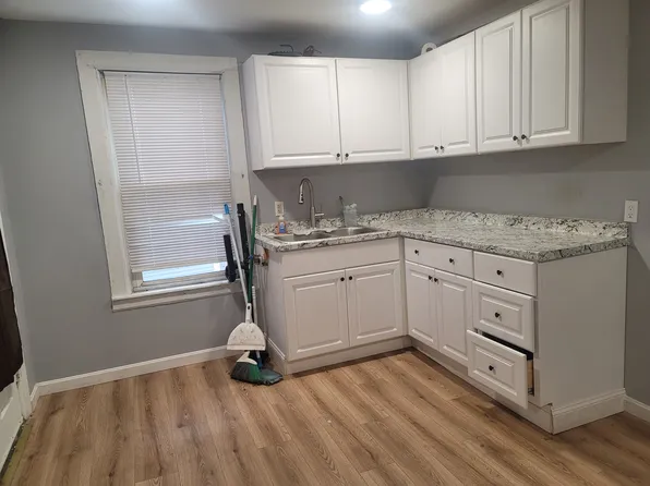 39 Worcester St #2L, Southbridge, MA 01550