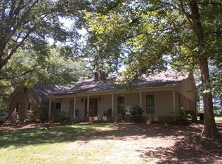 203 Woodlake Cir, Pontotoc, MS 38863