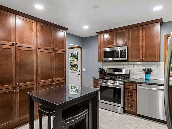 4th image of 7608 Viewcrest Ln