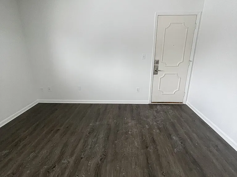 205 E Saginaw Hwy — Photo 17