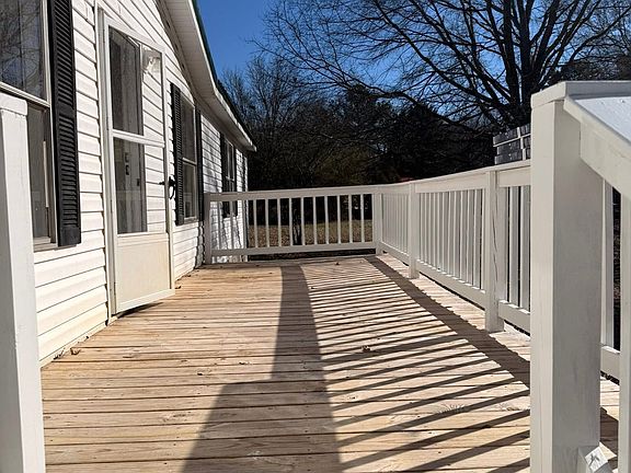 3rd image of 126 Nassau Cir