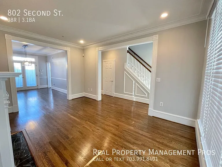 802 2nd St — Photo 7