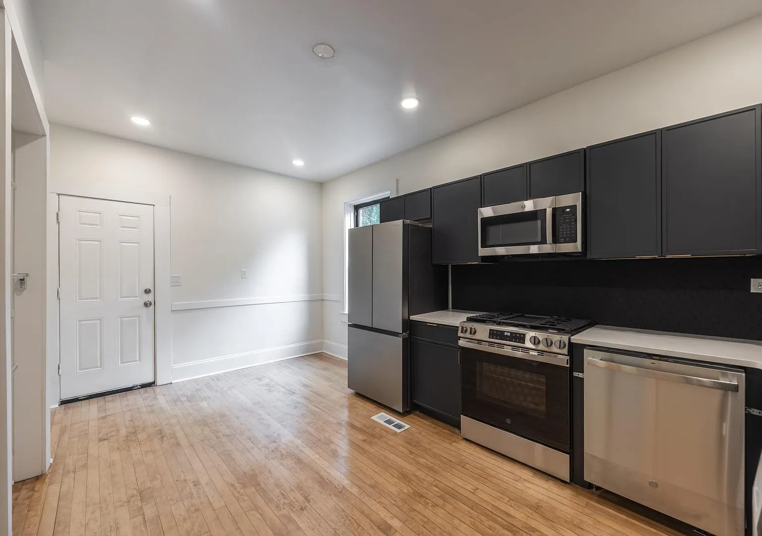 2301 N Leavitt St — Photo 3