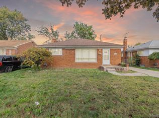 24834 Raven Ave, Eastpointe, MI 48021