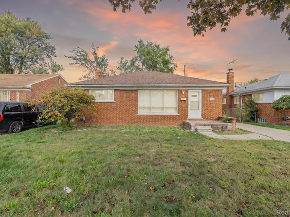 24834 Raven Ave, Eastpointe, MI 48021