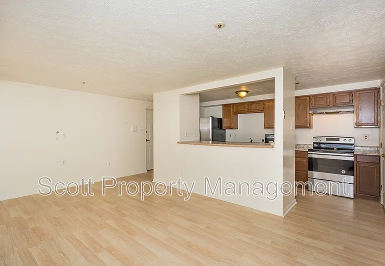 903 Woodbridge Ct #D — Photo 5