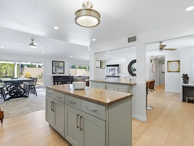 14 Nadine Ct — Photo 5