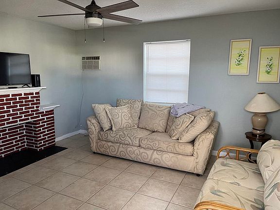 2nd image of 813 9th Ave N #B