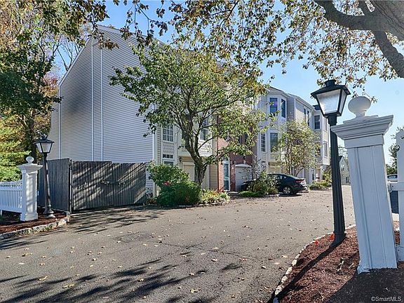 2nd image of 76 Bywater Ln