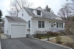 1st image of 20 Mayfair Dr