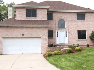 45 Falcon Pl, Westmont, IL 60559