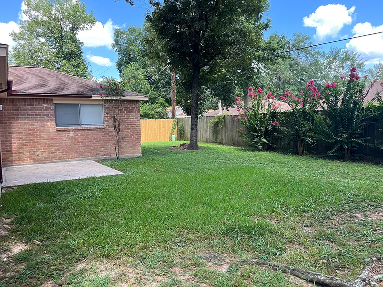 1712 Lindy Ln — Photo 15
