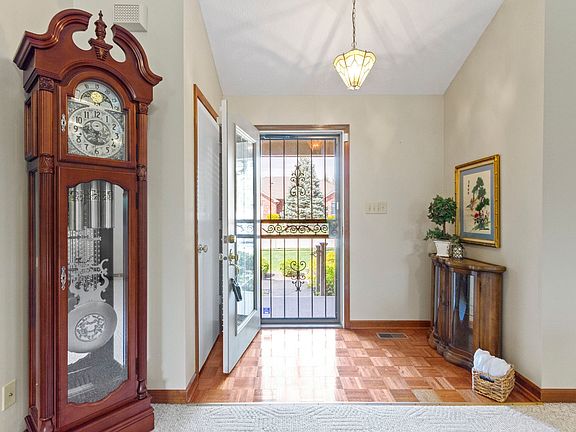 5th image of 1057 Plum St