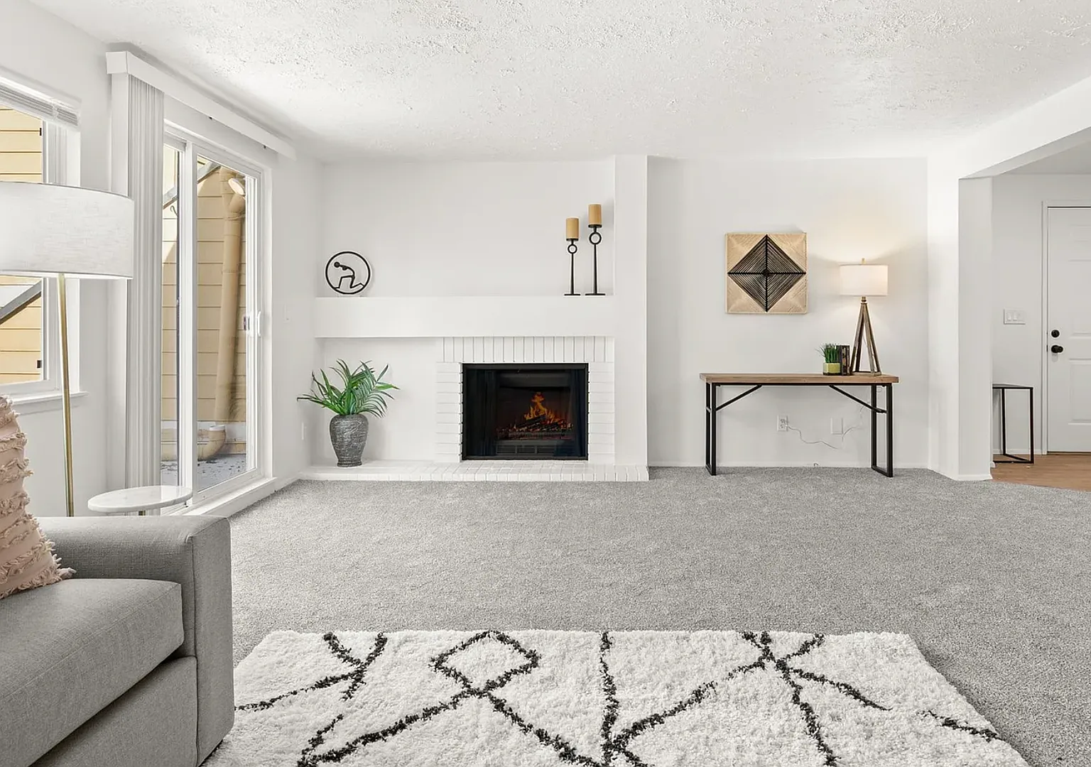 Adorable 2 bed, 2 bath Condo with Garage and Massive Deck in Salmon Creek! Apply Now! — Photo 1