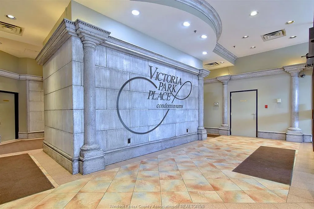 2 bed, 1.5 bath, 925 sqft, $2,000 — Photo 3