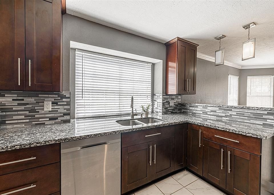 1st image of 6227 Sandy Hollow Dr