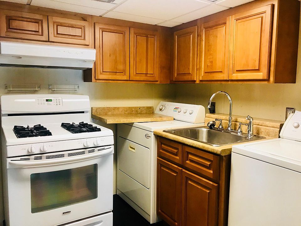 another photo of kitchen