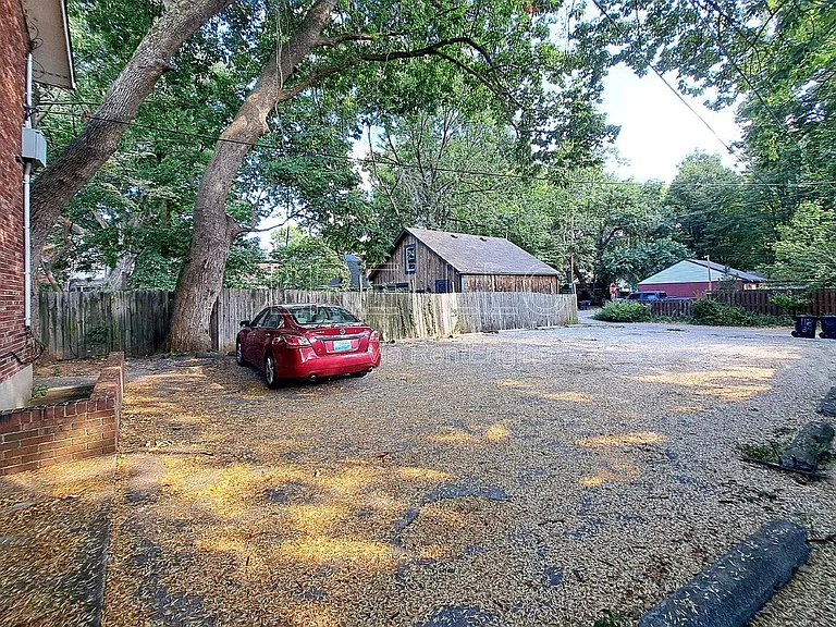 118 W Ormsby Ave #A3 — Photo 4
