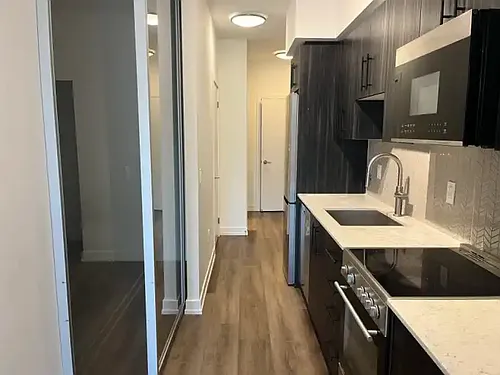 15 Wellington St S Photo 1