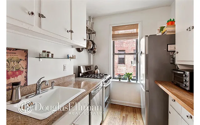 Sold by Douglas Elliman | media 20