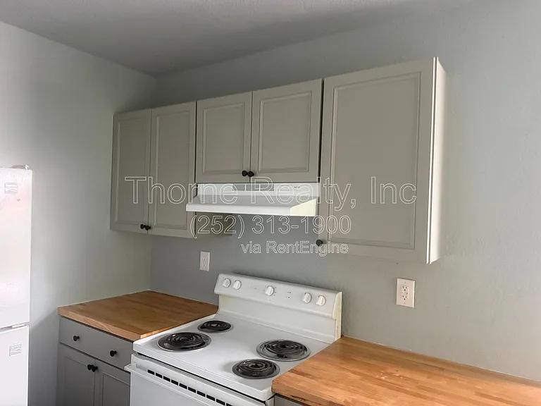 1125 E Grand Ave — Photo 5
