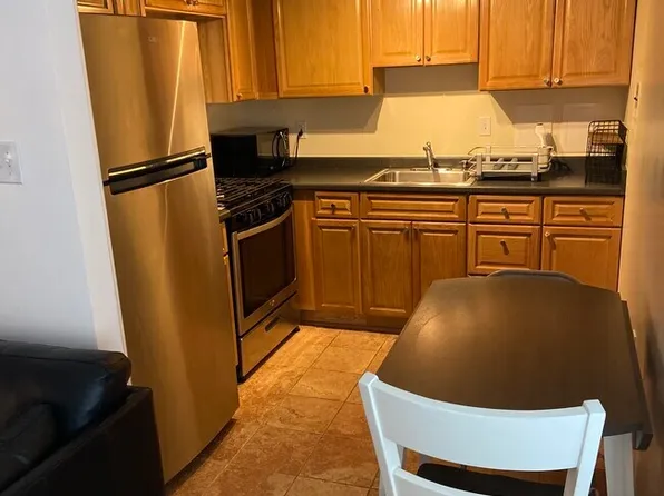 1400 12th St N, Arlington, VA 22209