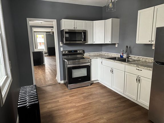 5th image of 109 Grove Ave #111