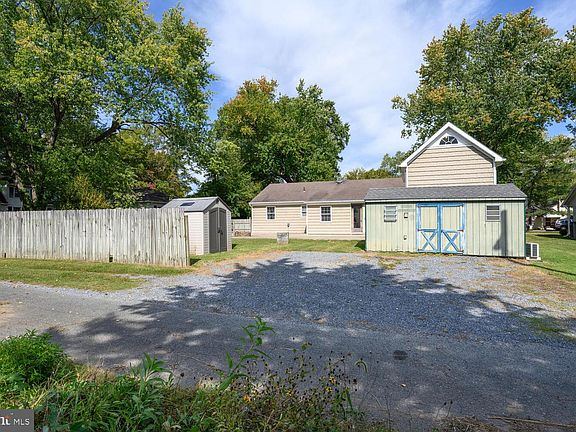 4th image of 304 W Oak Ave