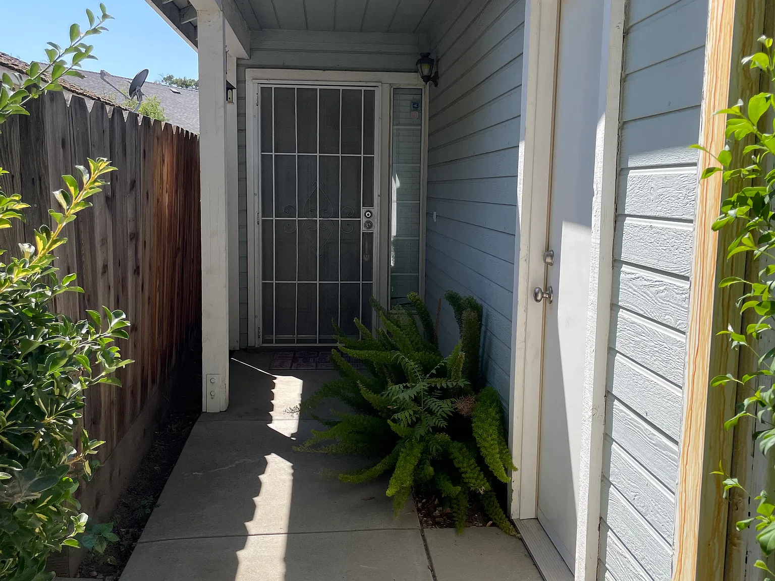 3 bed, 1122 sqft, $2,400 — Photo 2