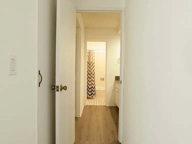 601 Westholme Ave #204 — Photo 18