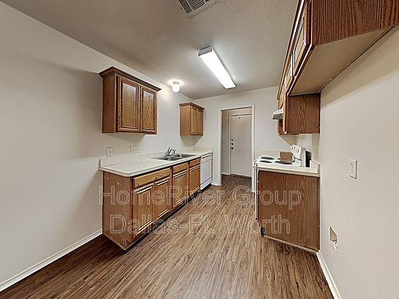 3rd image of 2302 Coleman Ave