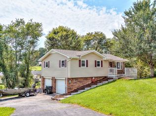 105 Raintree Cir, Bristol, VA 24201