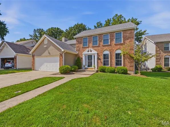 801 Dogwood Grove Ct, Ballwin, MO 63021