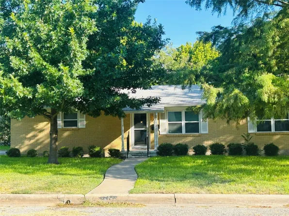 913 Pecan St, Clifton, TX 76634