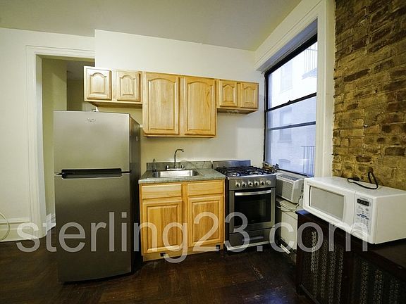2nd image of 2303 28th St APT 1C