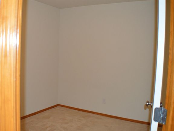 5th image of 910 Lauren Ln