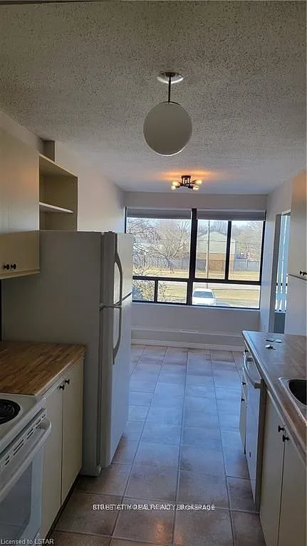 2 bed, $1,900 — Photo 2