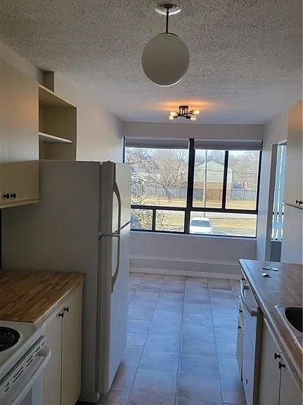 1600 Adelaide St N #202 — Photo 2