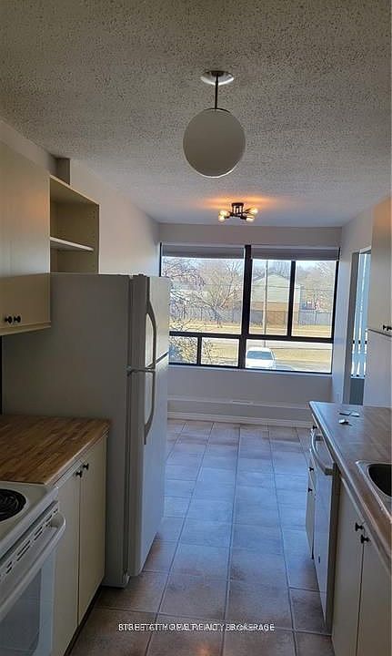 2nd image of 1600 Adelaide St N #202