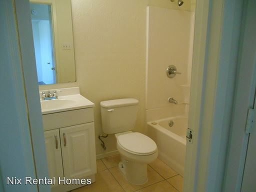 4th image of 2501 SE 6th St APT 28