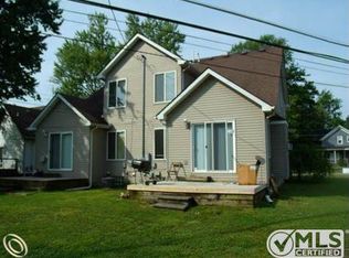 83 Dickinson Ave, Mount Clemens, MI 48043