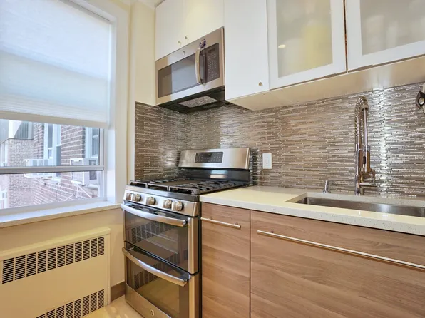 2553 East 7th Street image 1 of 36