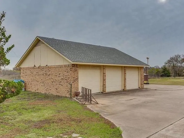 2039 Interstate Highway 30 W — Photo 7