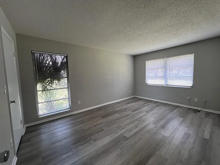 1920 W Lakeview Blvd #1 — Photo 16