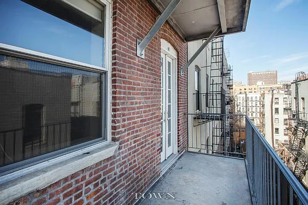 Sold by Town Residential | media 17