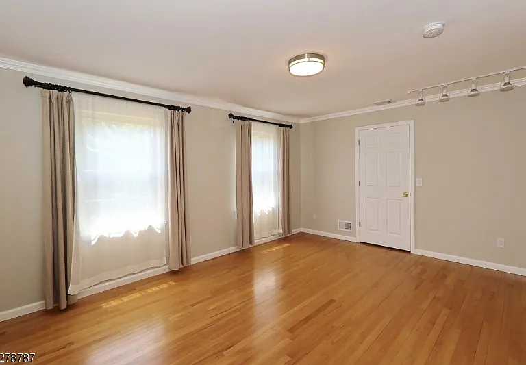 64 Park Ave — Photo 13