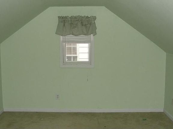 4th image of 33 Goodhue Dr